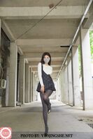[妖精社]T2102_嫩模苏伟户外黑色短裙下超薄无内黑丝裤袜秀翘臀撩人诱惑写真46P