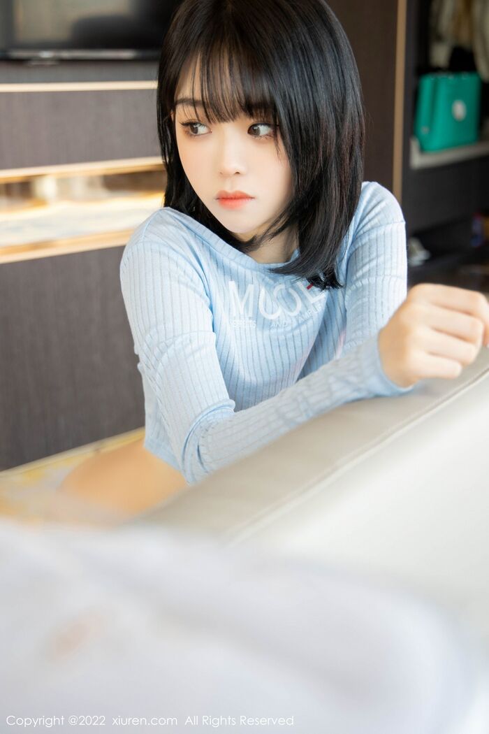 XiuRen第4584期_模特奶瓶蓝色外套配牛仔裤私房半脱秀浑圆翘臀极致诱惑写真94P 27th image