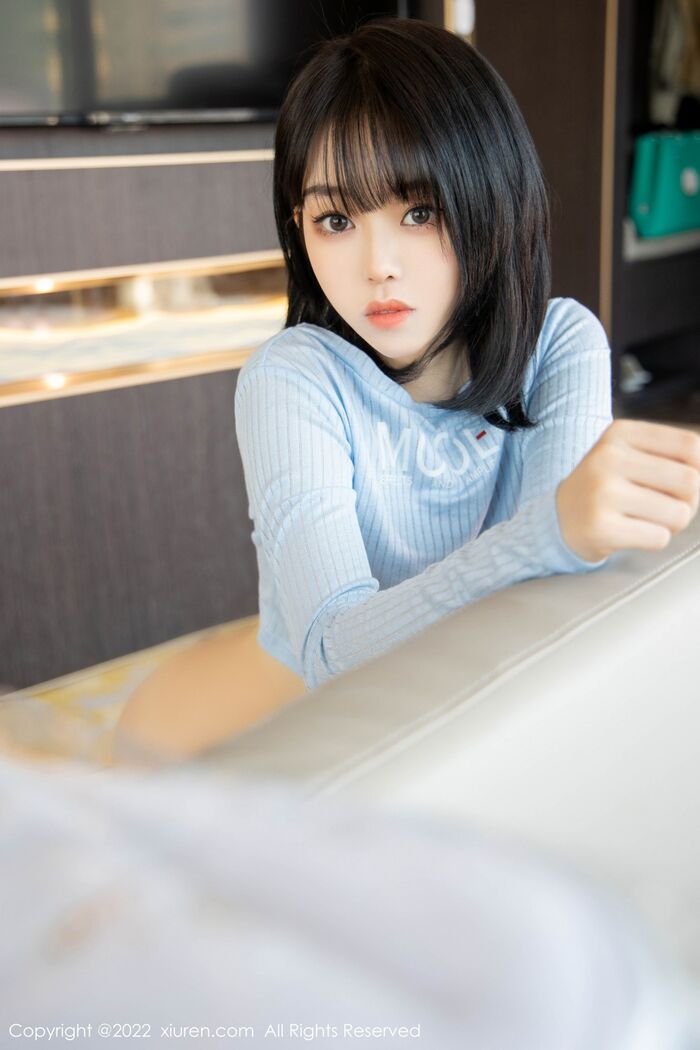 XiuRen第4584期_模特奶瓶蓝色外套配牛仔裤私房半脱秀浑圆翘臀极致诱惑写真94P 30th image