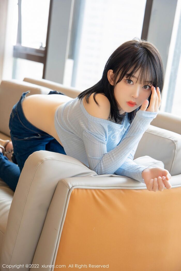 XiuRen第4584期_模特奶瓶蓝色外套配牛仔裤私房半脱秀浑圆翘臀极致诱惑写真94P 53th image