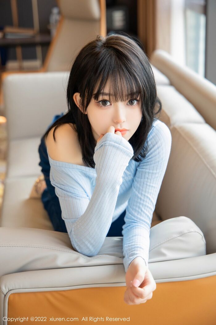 XiuRen第4584期_模特奶瓶蓝色外套配牛仔裤私房半脱秀浑圆翘臀极致诱惑写真94P 67th image