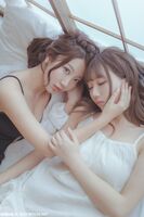 [喵糖映画]Vol.327_清爽美少女居家私房闺蜜情谊主题黑白睡衣秀完美身材迷人写真20P