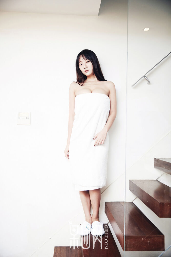 [GIRLT FruitIng] NO.122_ 嫩颖 family private house white bath袍 body half-out milky breasts 59P 2th image