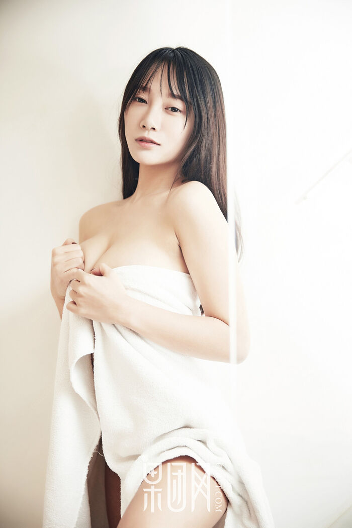 [GIRLT FruitIng] NO.122_ 嫩颖 family private house white bath袍 body half-out milky breasts 59P 29th image