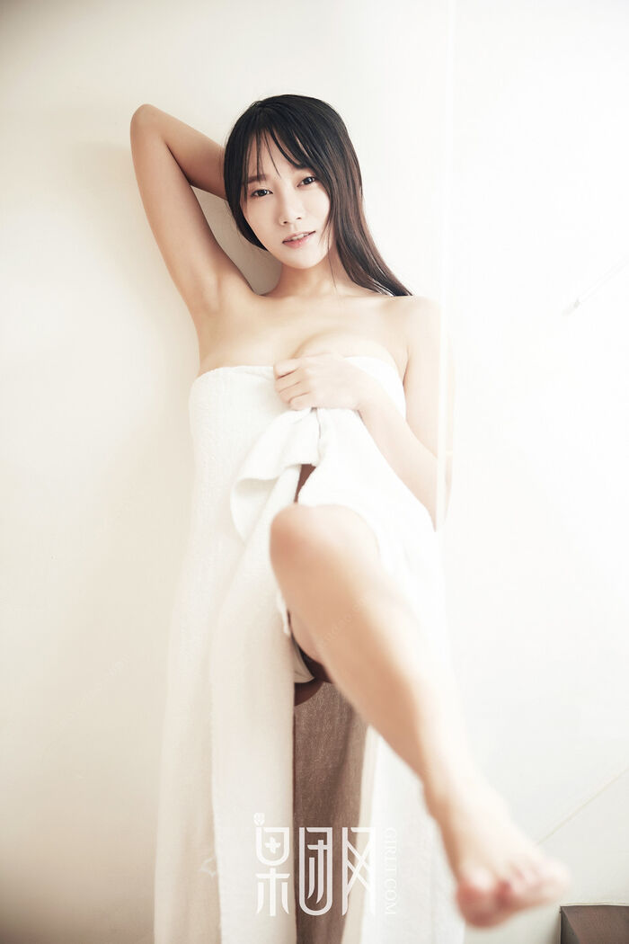 [GIRLT FruitIng] NO.122_ 嫩颖 family private house white bath袍 body half-out milky breasts 59P 32th image