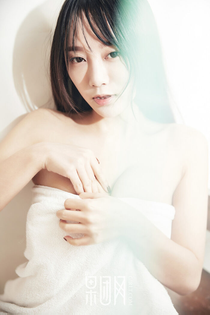[GIRLT FruitIng] NO.122_ 嫩颖 family private house white bath袍 body half-out milky breasts 59P 39th image