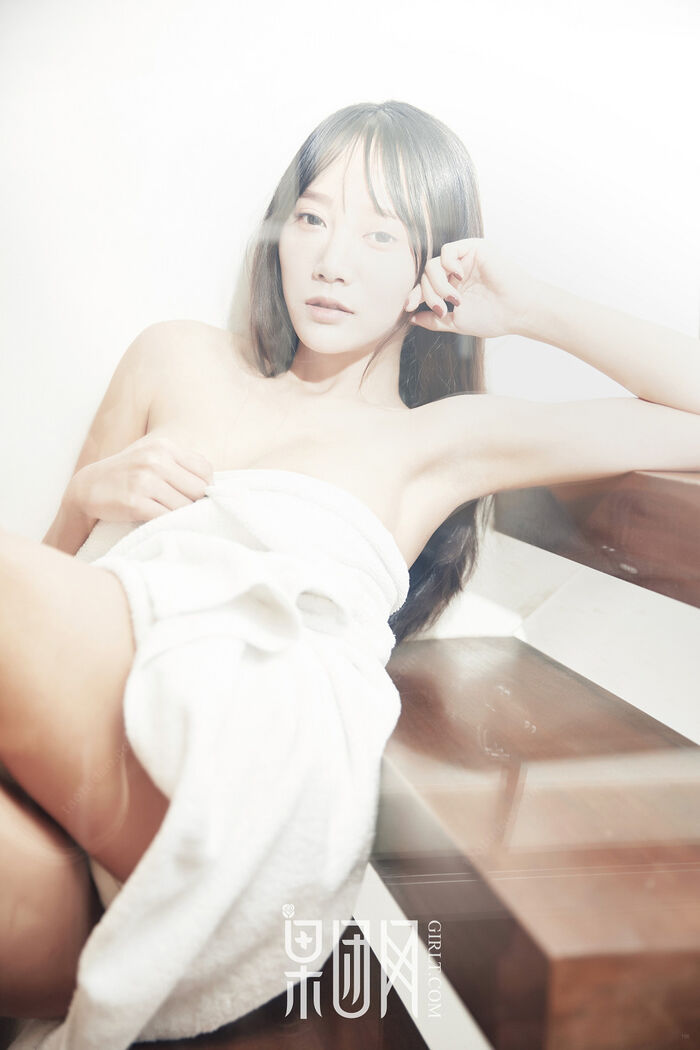 [GIRLT FruitIng] NO.122_ 嫩颖 family private house white bath袍 body half-out milky breasts 59P 43th image