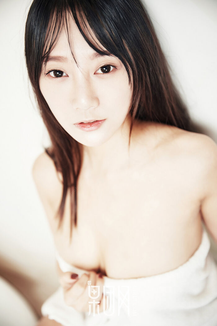 [GIRLT FruitIng] NO.122_ 嫩颖 family private house white bath袍 body half-out milky breasts 59P 49th image