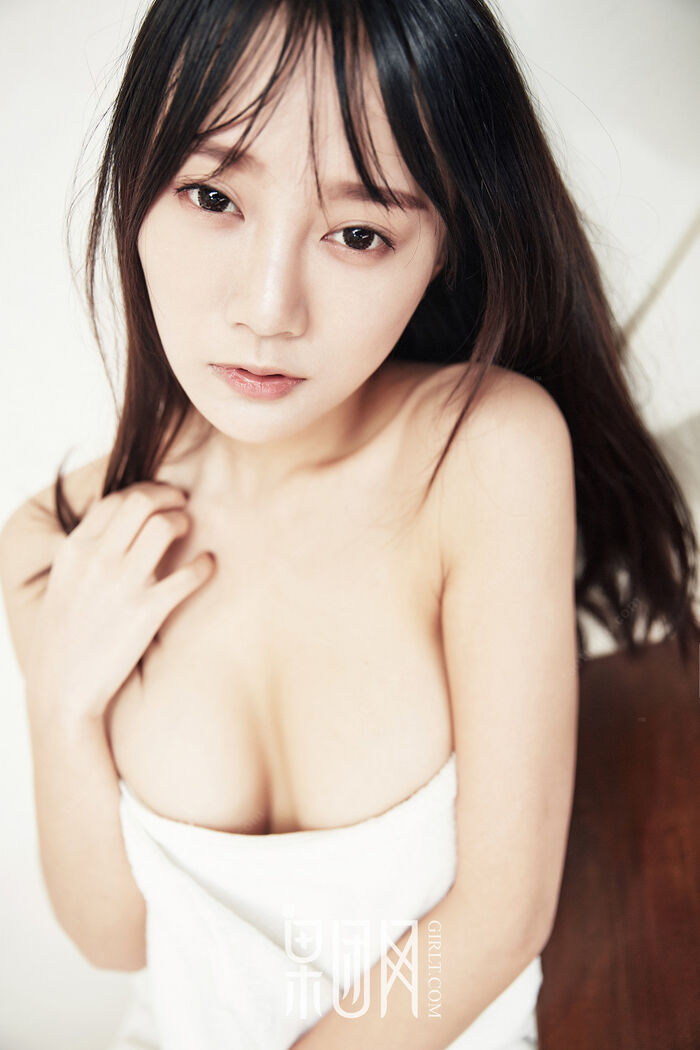 [GIRLT FruitIng] NO.122_ 嫩颖 family private house white bath袍 body half-out milky breasts 59P 51th image