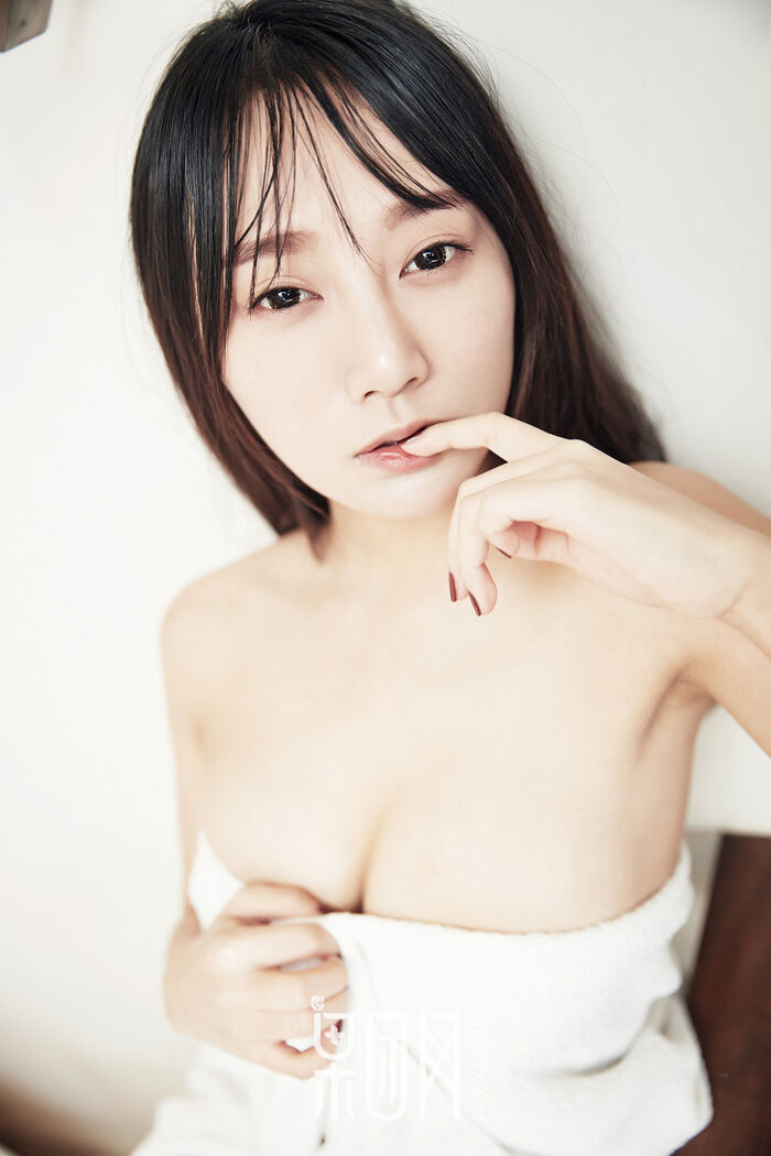 [GIRLT FruitIng] NO.122_ 嫩颖 family private house white bath袍 body half-out milky breasts 59P 52th image