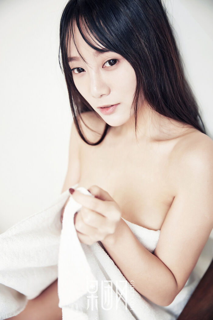 [GIRLT FruitIng] NO.122_ 嫩颖 family private house white bath袍 body half-out milky breasts 59P 56th image