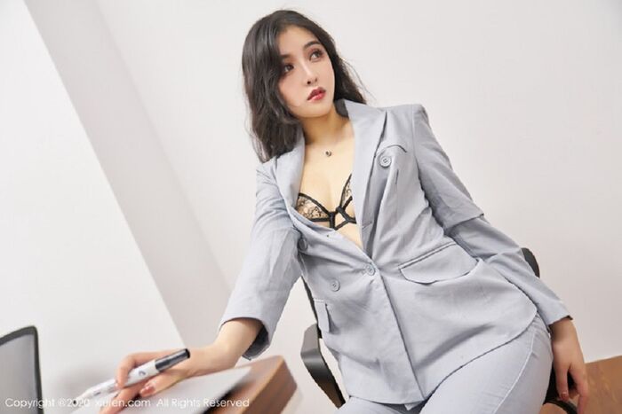 XiuRen第2878期_嫩模韩静安经典职场职业装半脱露精致镂空内衣秀翘臀诱惑写真58P 26th image