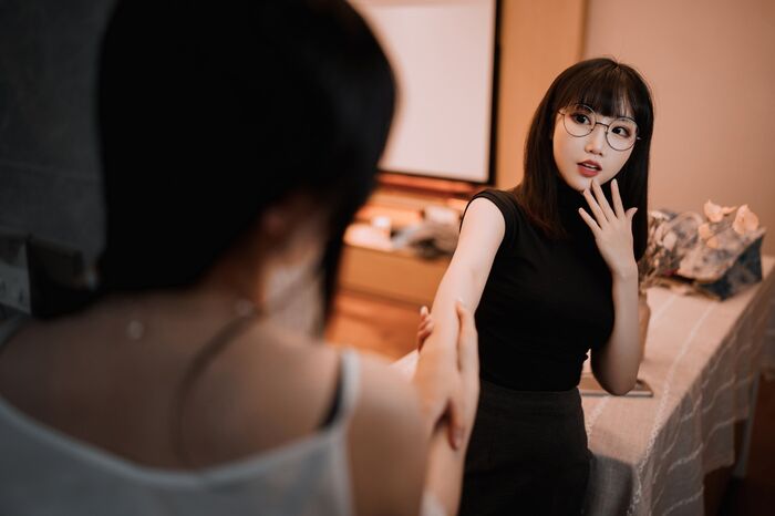 网络美女rioko凉凉子&面饼仙儿双人黑丝主题私房OL制服下超薄黑丝秀美腿诱惑写真91P 10th image