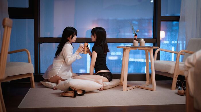 网络美女rioko凉凉子&面饼仙儿双人黑丝主题私房OL制服下超薄黑丝秀美腿诱惑写真91P 13th image