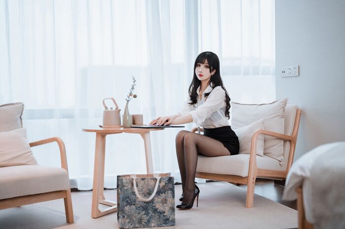 网络美女rioko凉凉子&面饼仙儿双人黑丝主题私房OL制服下超薄黑丝秀美腿诱惑写真91P 39th image