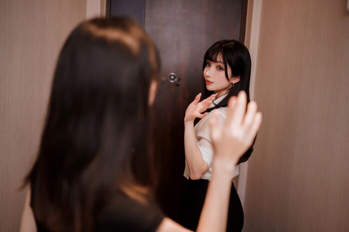 网络美女rioko凉凉子&面饼仙儿双人黑丝主题私房OL制服下超薄黑丝秀美腿诱惑写真91P 4th image