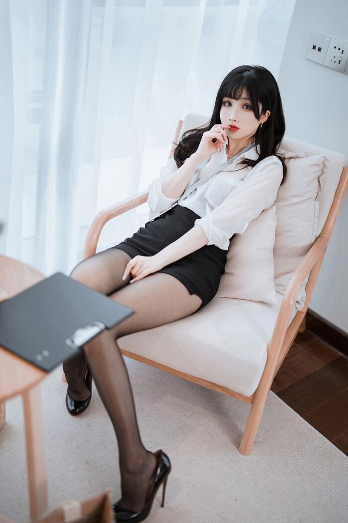 网络美女rioko凉凉子&面饼仙儿双人黑丝主题私房OL制服下超薄黑丝秀美腿诱惑写真91P 40th image