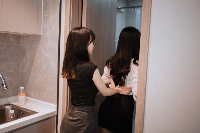 网络美女rioko凉凉子&面饼仙儿双人黑丝主题私房OL制服下超薄黑丝秀美腿诱惑写真91P 9th image