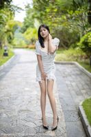 [YouMi尤蜜荟] Vol.543_ Goddess 娜露 Selena 西双版纳旅拍淡雅礼裙半脱大milk翘臀诱惑Photo 61P