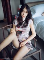 [HuaYang Huazhong] Vol.339_模特玥儿玥er 杭州旅拍脱古韵旗袍露粉色内衣黑丝裤袜诱惑Photo 52P