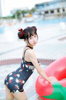 萌系小姐姐木绵绵OwO草莓泳衣主题户外泳池性感泳装秀完美身材诱惑写真40P