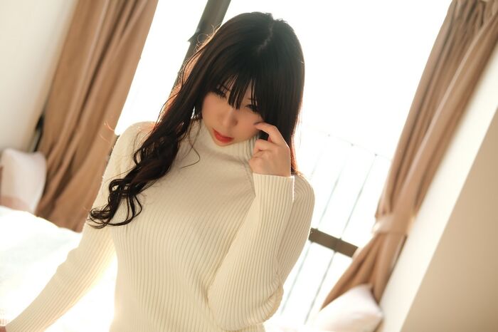 Coser美女鹿野希白色毛衣主题私房半撩毛衣露性感黑色内衣秀丰满翘臀极致诱惑写真102P 11th image