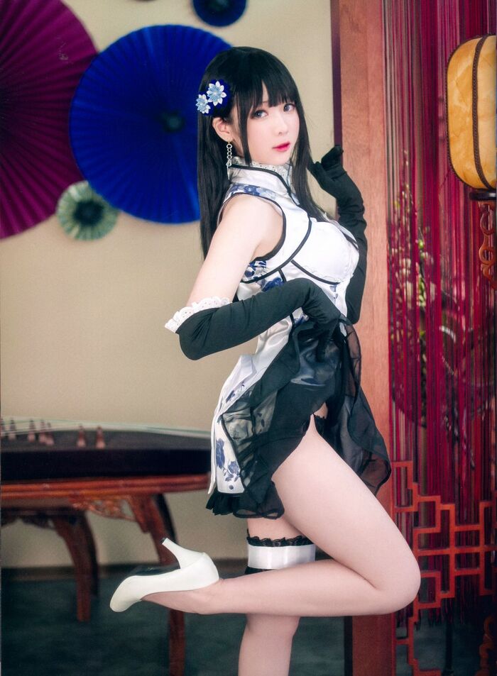 Weibo sister 纸霜月shimo illusion golden bottle plum lord 题私房性感白旗袍半撩秀白嫩美腿撩人诱惑Photo 26P 11th image