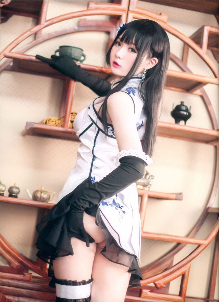 Weibo sister 纸霜月shimo illusion golden bottle plum lord 题私房性感白旗袍半撩秀白嫩美腿撩人诱惑Photo 26P 16th image