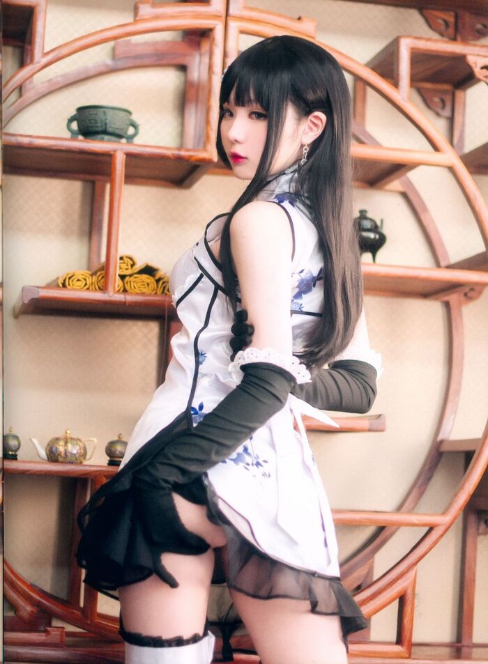 Weibo sister 纸霜月shimo illusion golden bottle plum lord 题私房性感白旗袍半撩秀白嫩美腿撩人诱惑Photo 26P 17th image