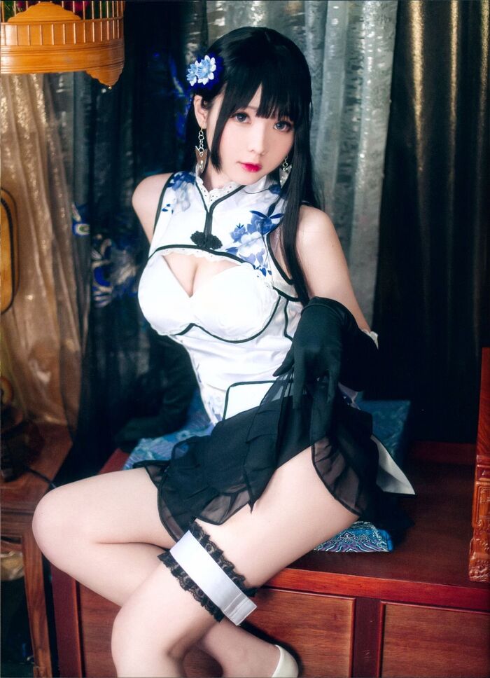 Weibo sister 纸霜月shimo illusion golden bottle plum lord 题私房性感白旗袍半撩秀白嫩美腿撩人诱惑Photo 26P 20th image
