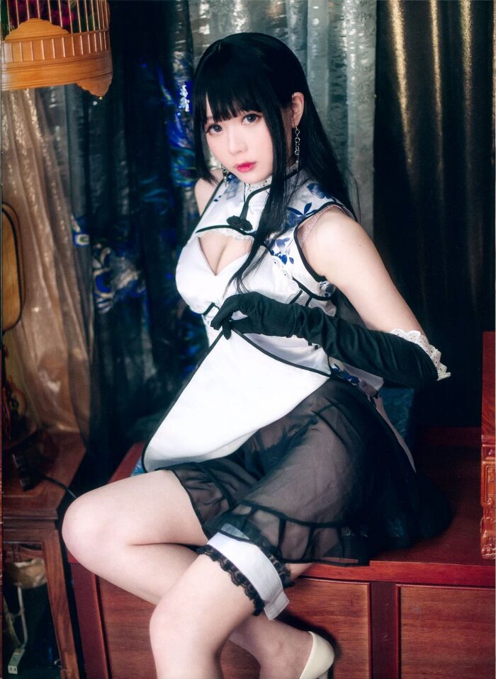 Weibo sister 纸霜月shimo illusion golden bottle plum lord 题私房性感白旗袍半撩秀白嫩美腿撩人诱惑Photo 26P 21th image