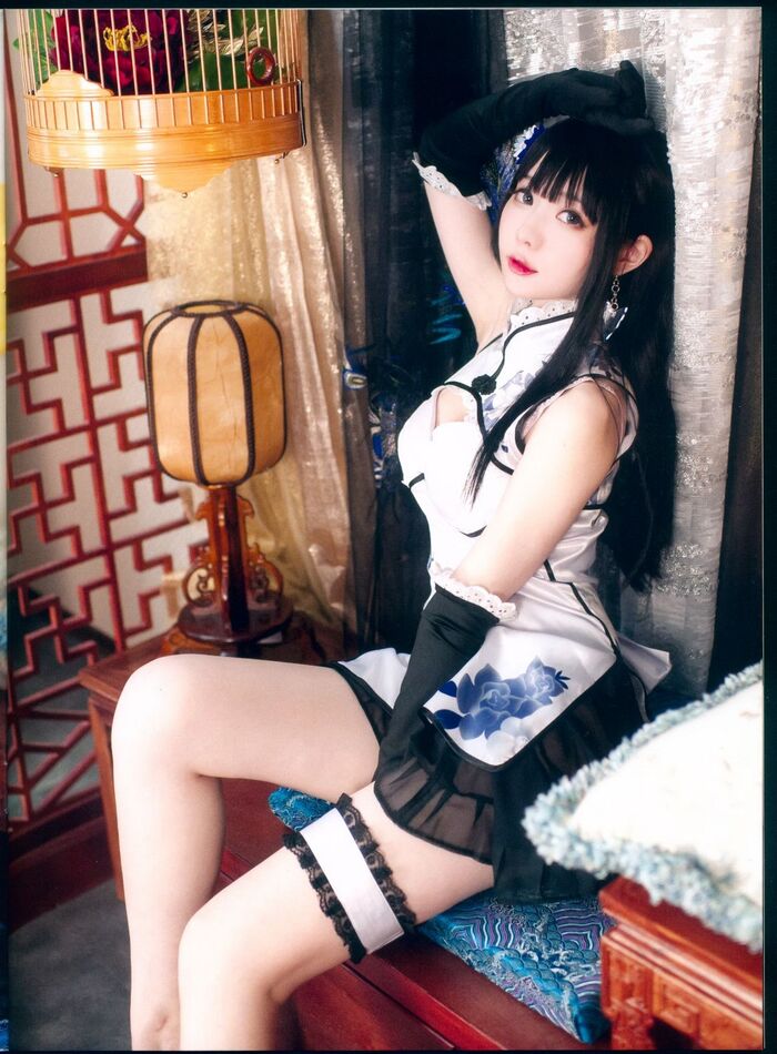 Weibo sister 纸霜月shimo illusion golden bottle plum lord 题私房性感白旗袍半撩秀白嫩美腿撩人诱惑Photo 26P 4th image