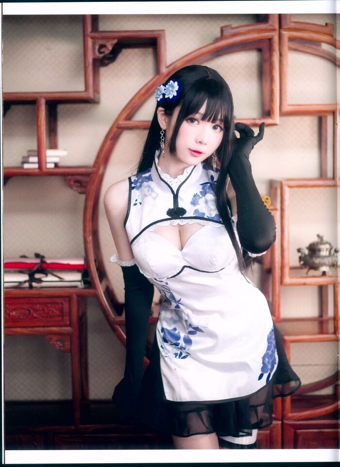 Weibo sister 纸霜月shimo illusion golden bottle plum lord 题私房性感白旗袍半撩秀白嫩美腿撩人诱惑Photo 26P 7th image