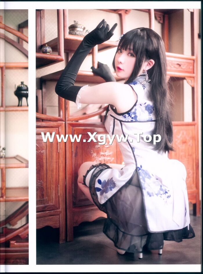 Weibo sister 纸霜月shimo illusion golden bottle plum lord 题私房性感白旗袍半撩秀白嫩美腿撩人诱惑Photo 26P 8th image