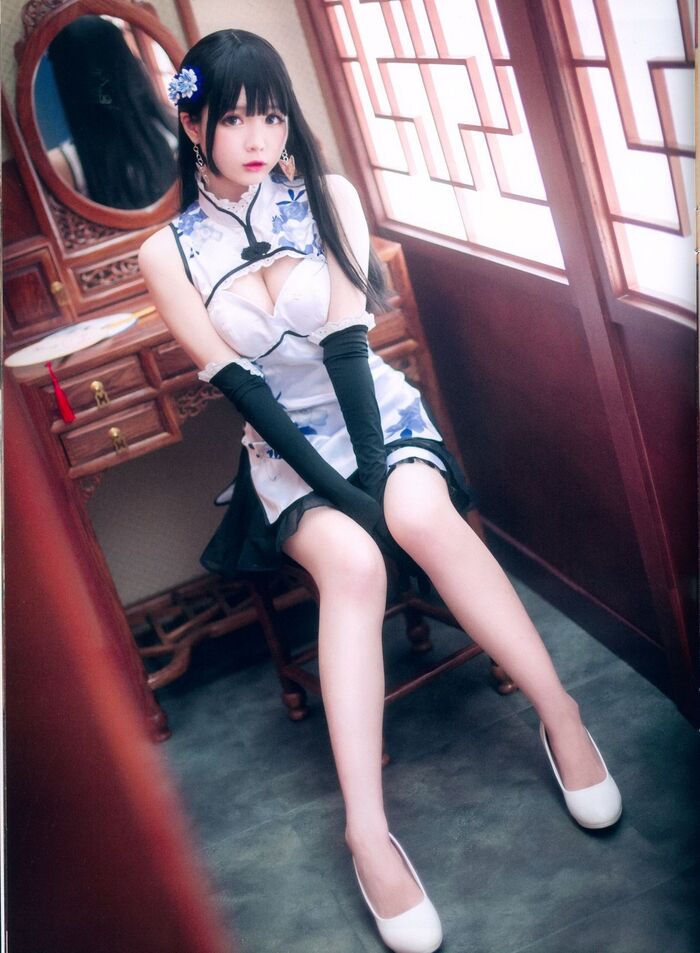Weibo sister 纸霜月shimo illusion golden bottle plum lord 题私房性感白旗袍半撩秀白嫩美腿撩人诱惑Photo 26P 9th image