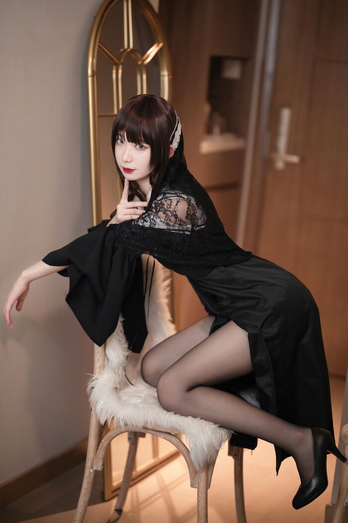 动漫博主封疆疆V黑色 修女主题私房性感黑色长裙配黑丝裤袜秀美螁致魅惑Photo 40P 33th image