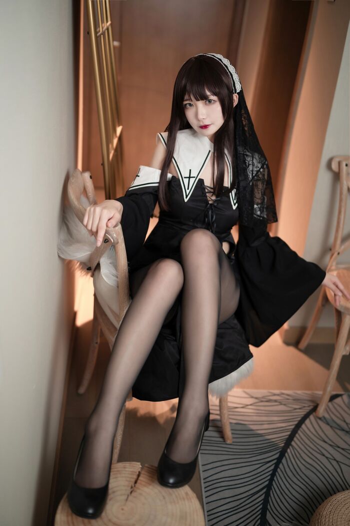 动漫博主封疆疆V黑色 修女主题私房性感黑色长裙配黑丝裤袜秀美螁致魅惑Photo 40P 8th image
