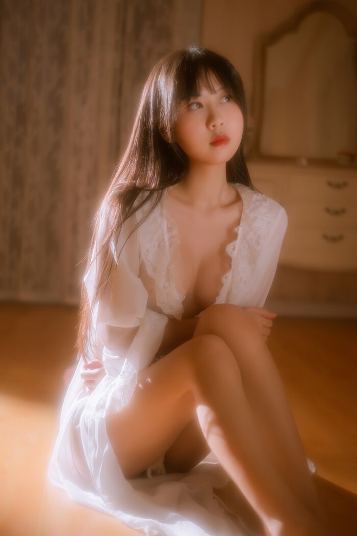 阳光美女萌萌儿o0金色套装主题私房上性感白薄透上衣配金色内衣诱惑Photo 70P 17th image