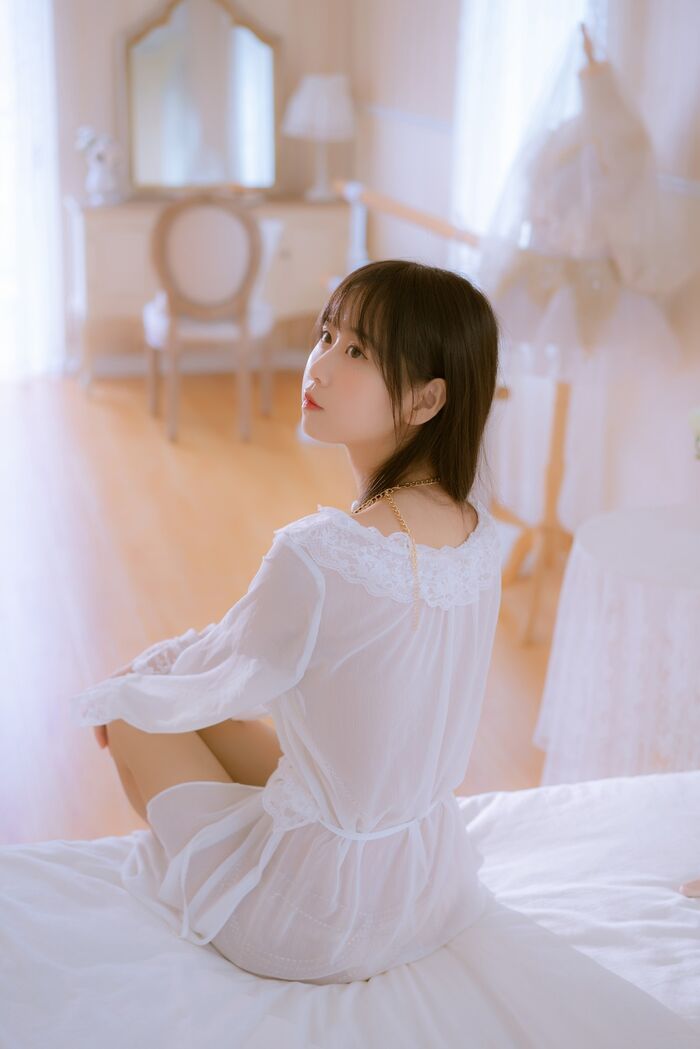 阳光美女萌萌儿o0金色套装主题私房上性感白薄透上衣配金色内衣诱惑Photo 70P 42th image