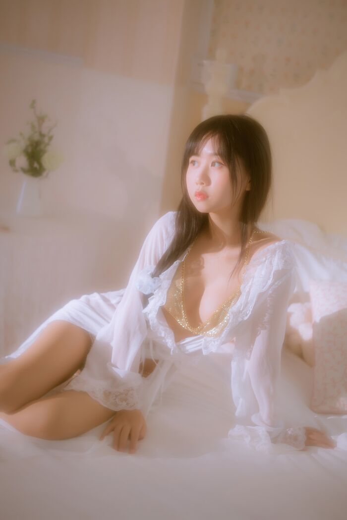 阳光美女萌萌儿o0金色套装主题私房上性感白薄透上衣配金色内衣诱惑Photo 70P 53th image