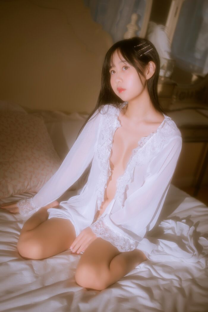 阳光美女萌萌儿o0金色套装主题私房上性感白薄透上衣配金色内衣诱惑Photo 70P 65th image