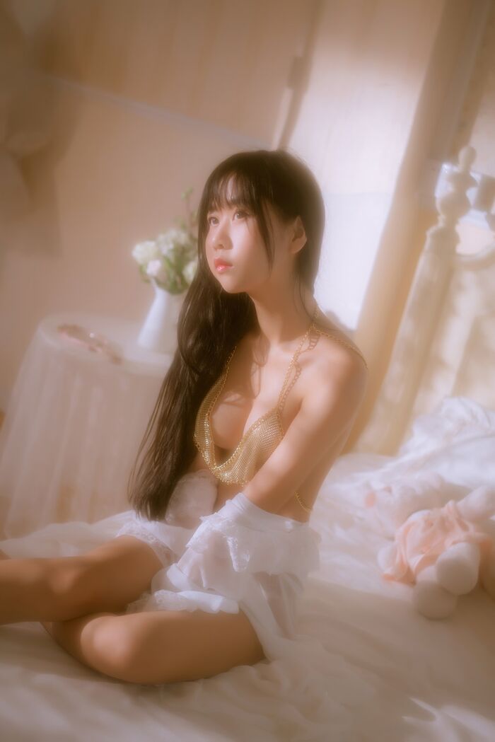 阳光美女萌萌儿o0金色套装主题私房上性感白薄透上衣配金色内衣诱惑Photo 70P 67th image