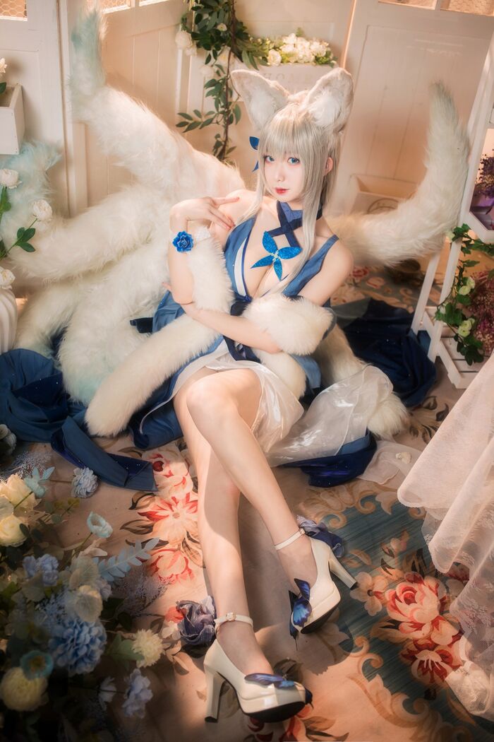 动漫博主封疆疆v 信浓礼服主题私房性感开breast礼服半撩露白嫩美腿迷人诱惑Photo 38P 15th image