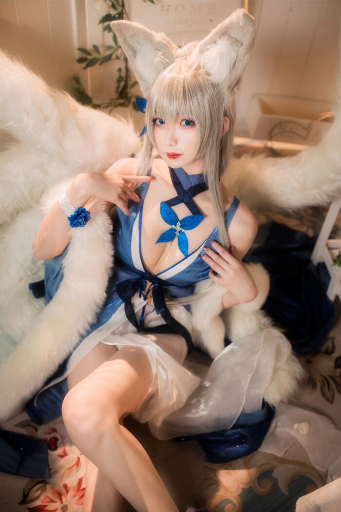 动漫博主封疆疆v 信浓礼服主题私房性感开breast礼服半撩露白嫩美腿迷人诱惑Photo 38P 16th image