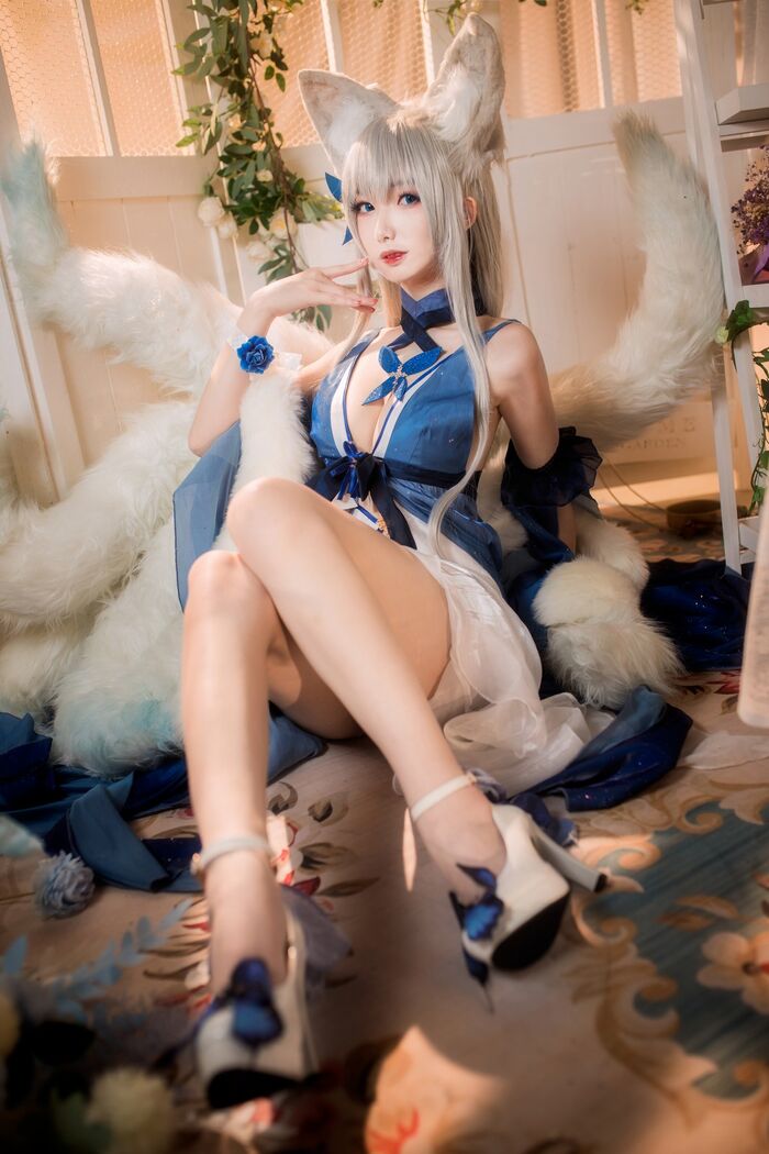 动漫博主封疆疆v 信浓礼服主题私房性感开breast礼服半撩露白嫩美腿迷人诱惑Photo 38P 17th image