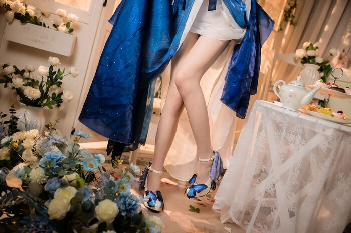动漫博主封疆疆v 信浓礼服主题私房性感开breast礼服半撩露白嫩美腿迷人诱惑Photo 38P 21th image