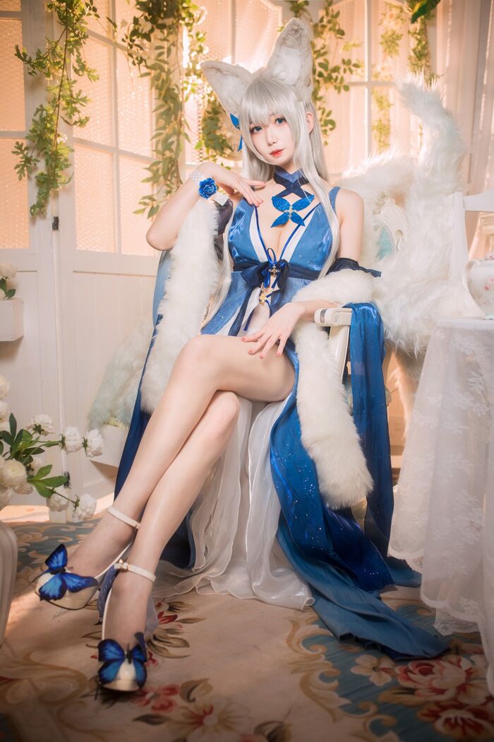 动漫博主封疆疆v 信浓礼服主题私房性感开breast礼服半撩露白嫩美腿迷人诱惑Photo 38P 31th image