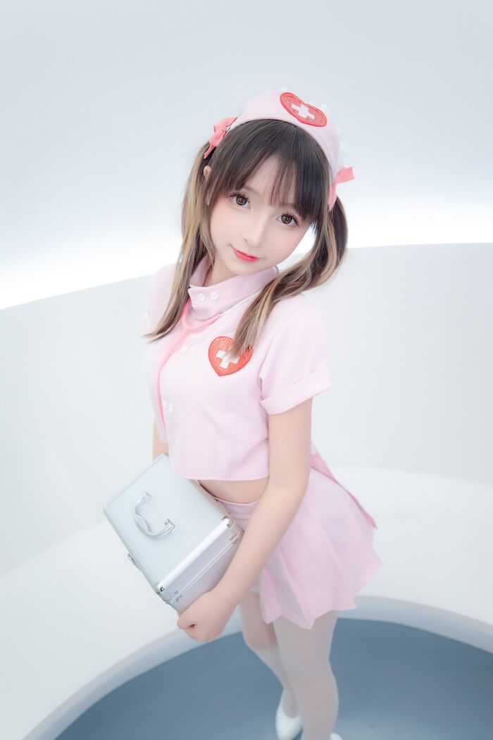 萝莉美女神楽坂真冬白丝护士身心平衡主题性感粉色护士装配超薄白丝诱惑Photo 150P 111th image