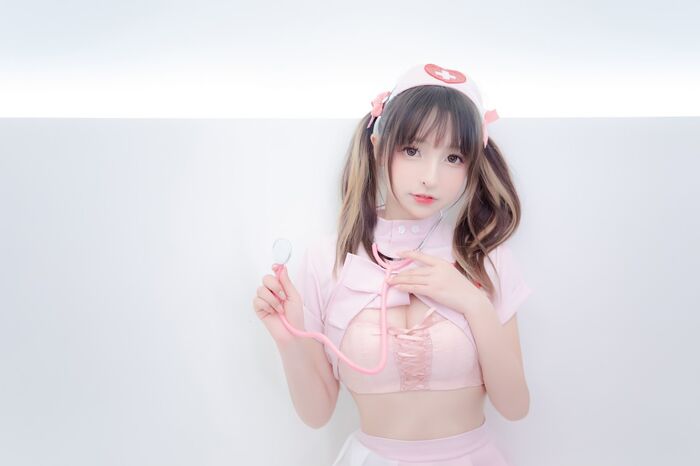 萝莉美女神楽坂真冬白丝护士身心平衡主题性感粉色护士装配超薄白丝诱惑Photo 150P 120th image