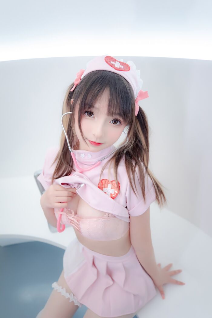 萝莉美女神楽坂真冬白丝护士身心平衡主题性感粉色护士装配超薄白丝诱惑Photo 150P 126th image